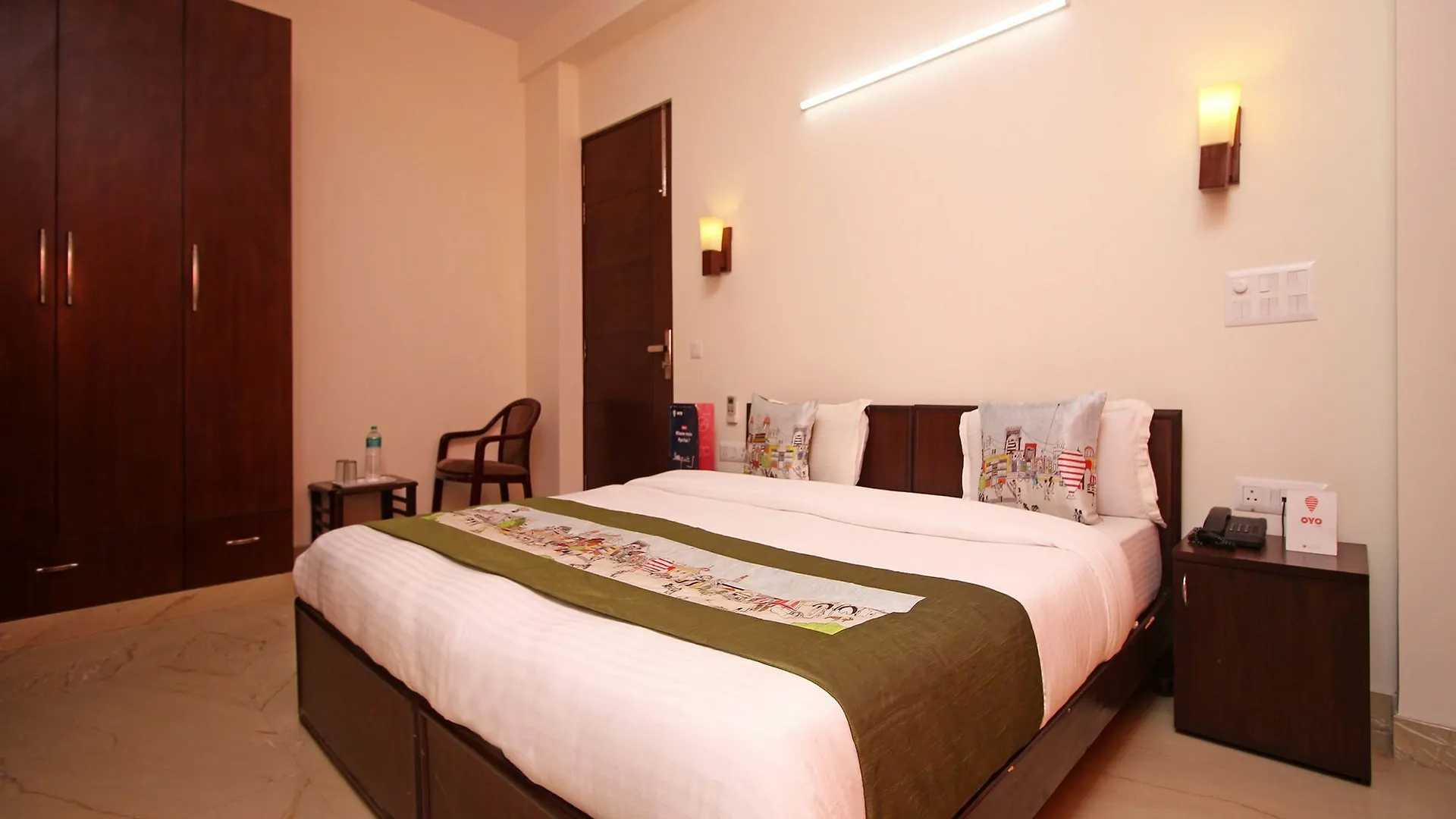 Fabhotel Mannat Residency Sec 52 Gurgaon 3*,